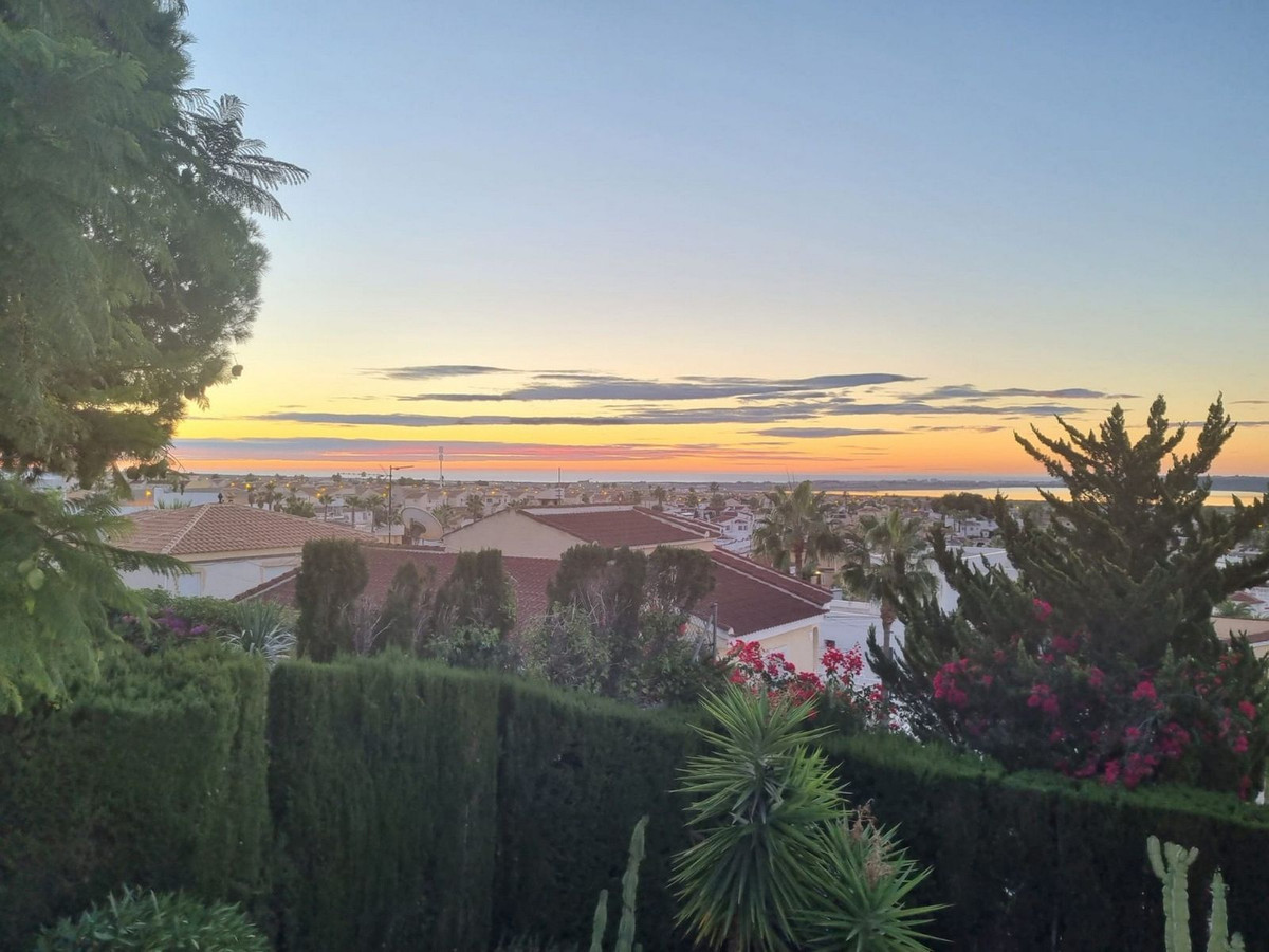 Se vende Villa - Chalet de 5 dormitorios en Costa Blanca, Alicante, España