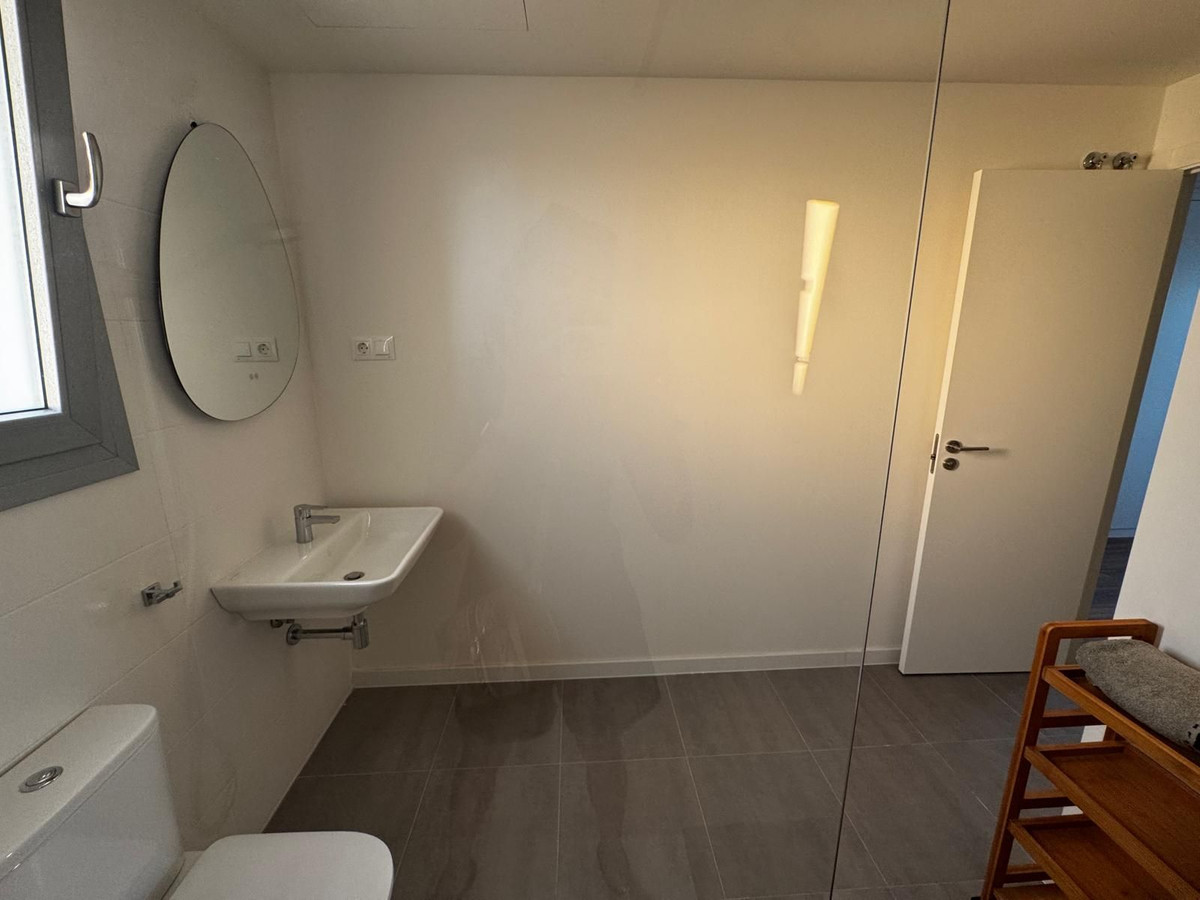 2 Bed Apartment for sale in Estepona Costa Del Sol, Málaga, Spain