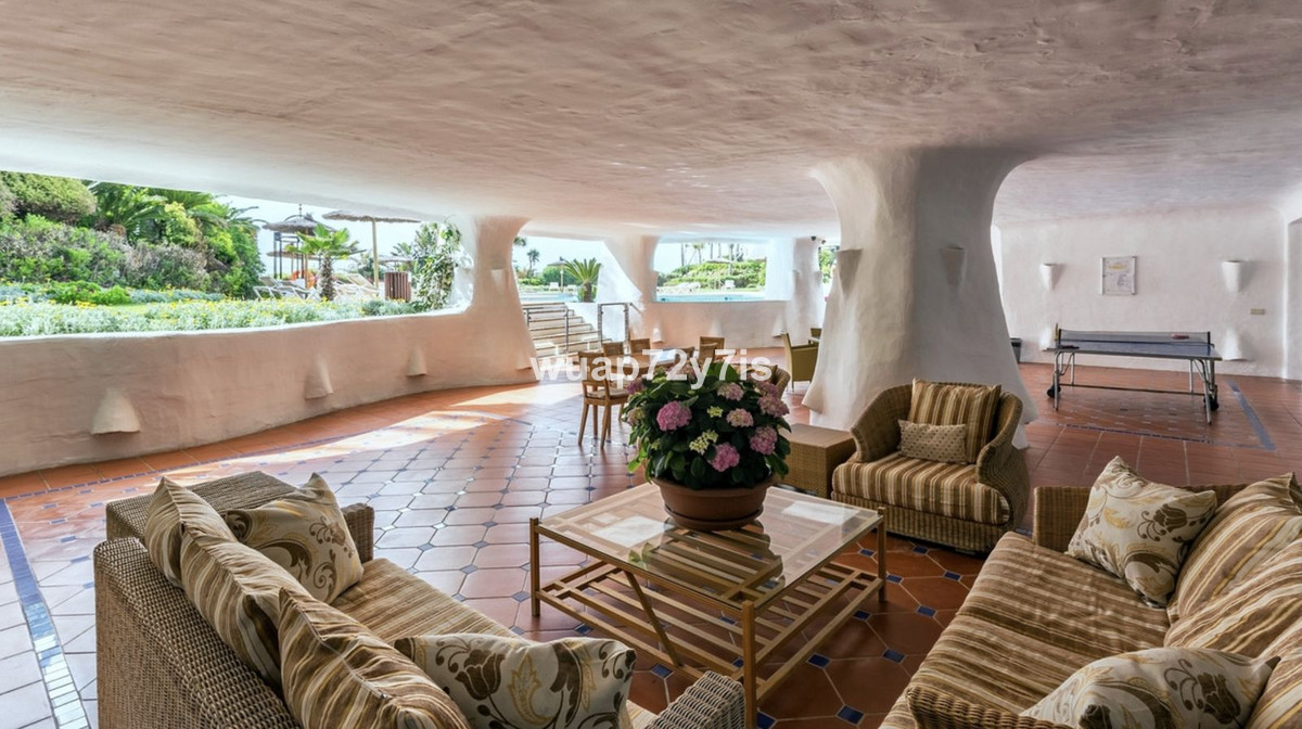 2 Bed Apartment for sale in Puerto Banús Costa Del Sol, Málaga, Spain