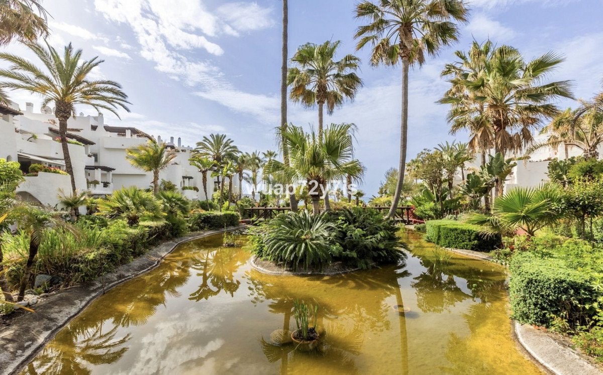 2 Bed Apartment for sale in Puerto Banús Costa Del Sol, Málaga, Spain