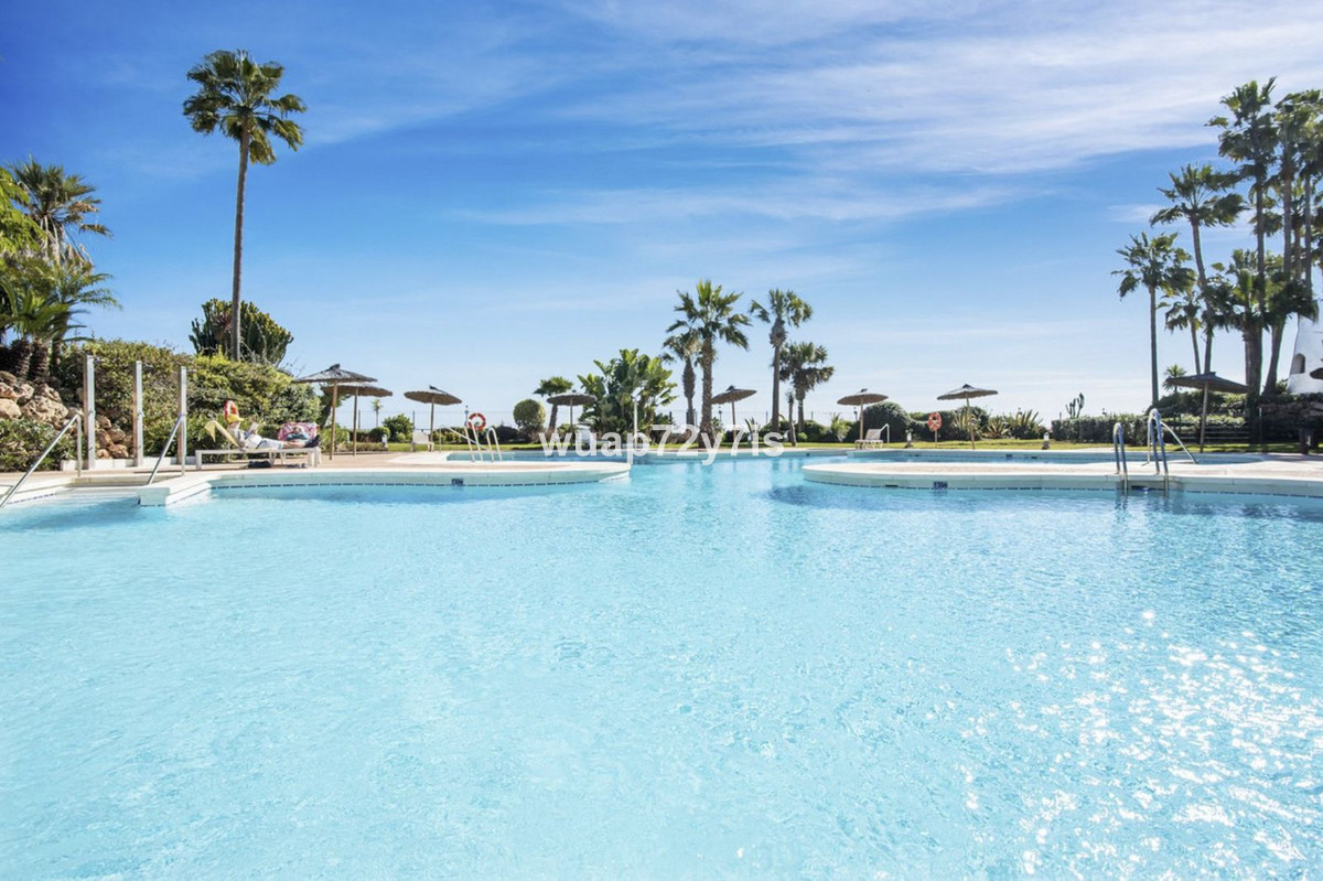 2 Bed Apartment for sale in Puerto Banús Costa Del Sol, Málaga, Spain