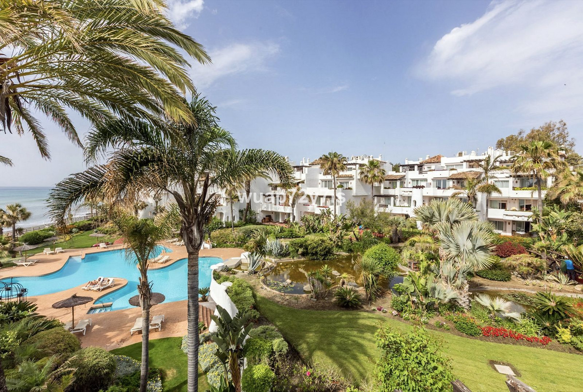 2 Bed Apartment for sale in Puerto Banús Costa Del Sol, Málaga, Spain