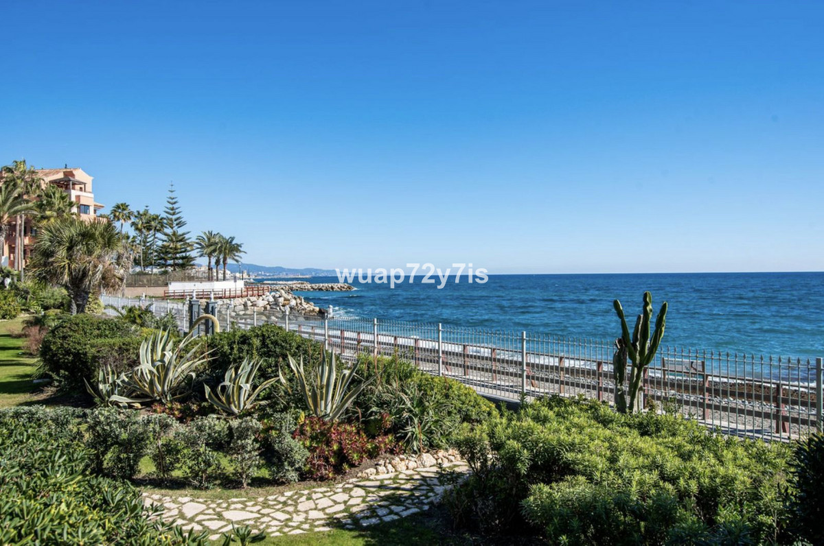 2 Bed Apartment for sale in Puerto Banús Costa Del Sol, Málaga, Spain