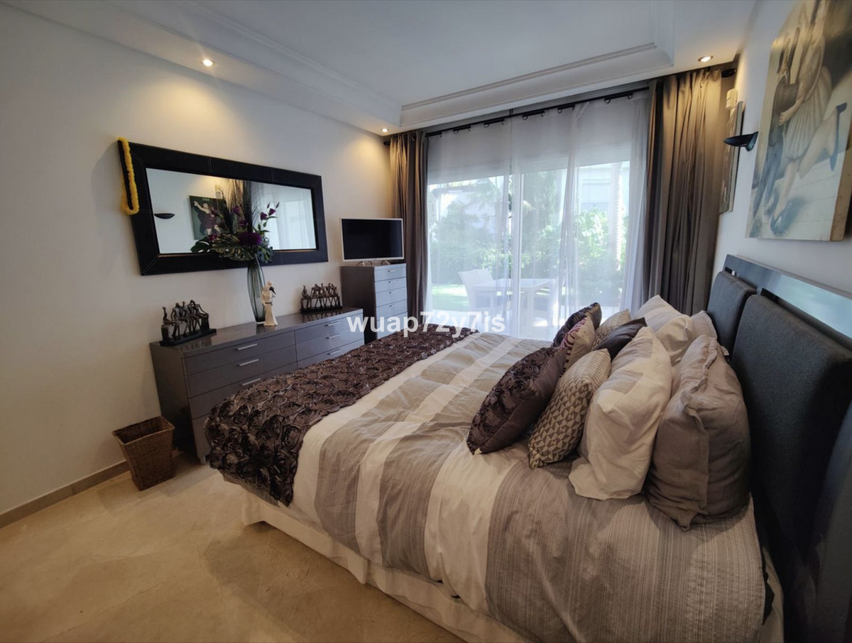 2 Bed Apartment for sale in Puerto Banús Costa Del Sol, Málaga, Spain