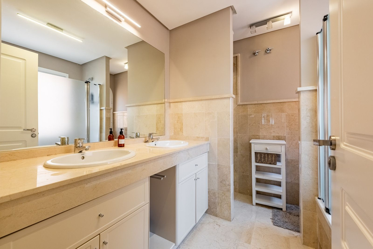 Se vende Pareada de 3 dormitorios en Costa Del Sol, Málaga, España