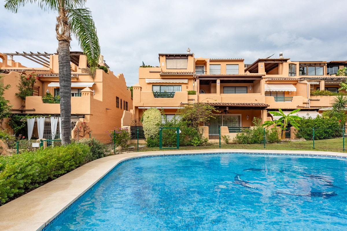 Se vende Pareada de 3 dormitorios en Costa Del Sol, Málaga, España