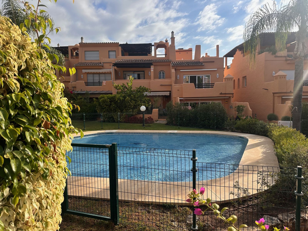 Se vende Pareada de 3 dormitorios en Costa Del Sol, Málaga, España