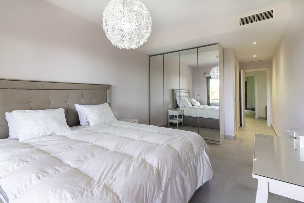 Se vende Apartamento Planta Media de 3 dormitorios en Costa Del Sol, Málaga, España