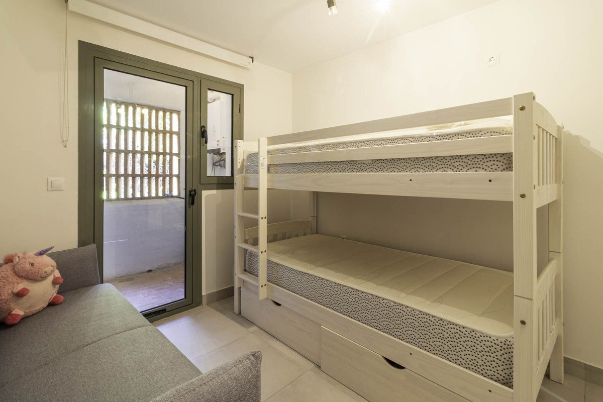 Se vende Apartamento Planta Media de 3 dormitorios en Costa Del Sol, Málaga, España