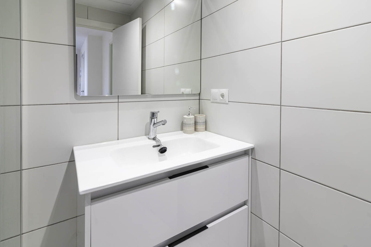 Se vende Apartamento Planta Media de 3 dormitorios en Costa Del Sol, Málaga, España