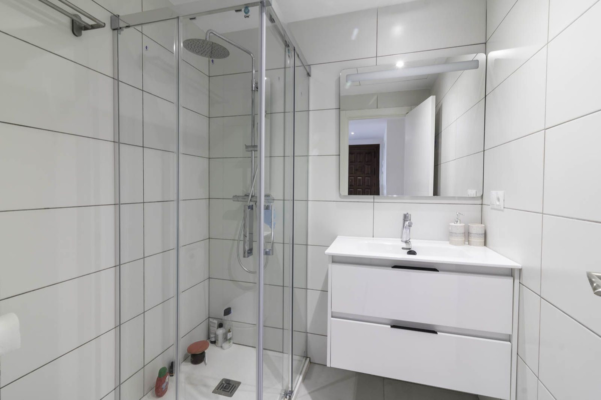 Se vende Apartamento Planta Media de 3 dormitorios en Costa Del Sol, Málaga, España