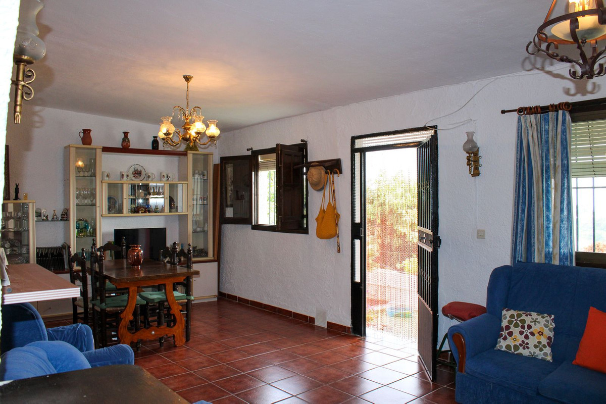 4 Bed Townhouse for sale in Nerja Costa Del Sol East, Málaga, Spain