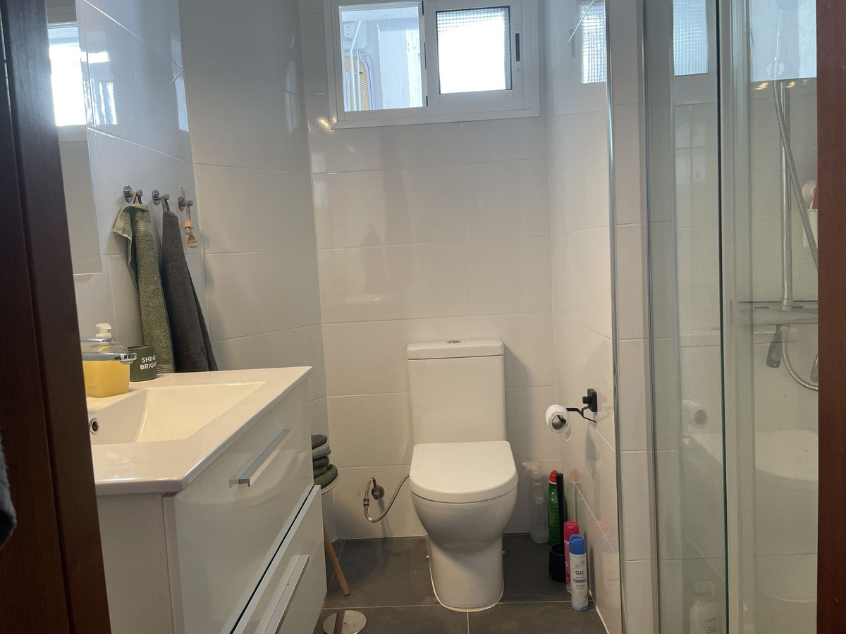 Se vende Apartamento Planta Media de 2 dormitorios en Costa Del Sol, Málaga, España