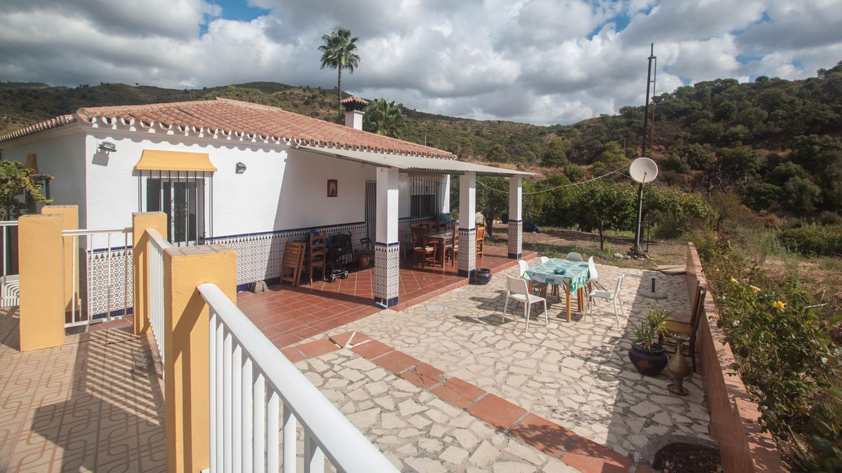 Se vende Finca - Cortijo de 3 dormitorios en Costa Del Sol, Málaga, España