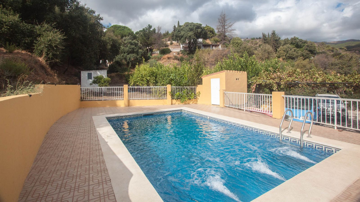 Se vende Finca - Cortijo de 3 dormitorios en Costa Del Sol, Málaga, España