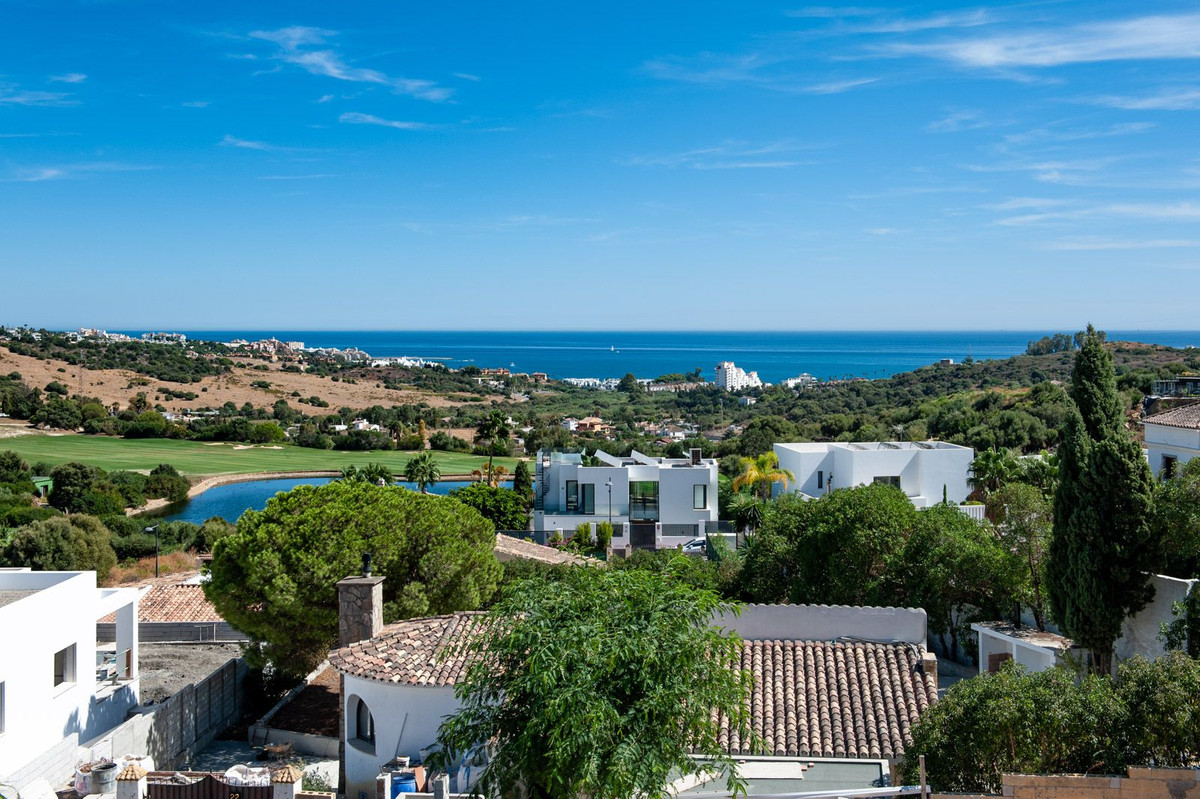 2 Bed Apartment for sale in Estepona Costa Del Sol, Málaga, Spain