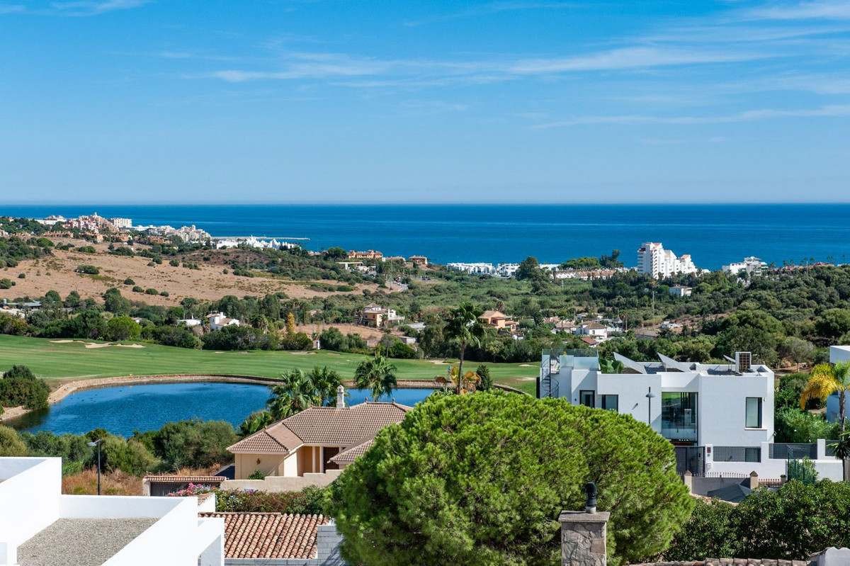 2 Bed Apartment for sale in Estepona Costa Del Sol, Málaga, Spain