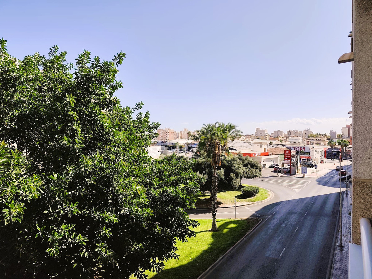 Se vende Apartamento Planta Media de 2 dormitorios en Costa Blanca, Alicante, España