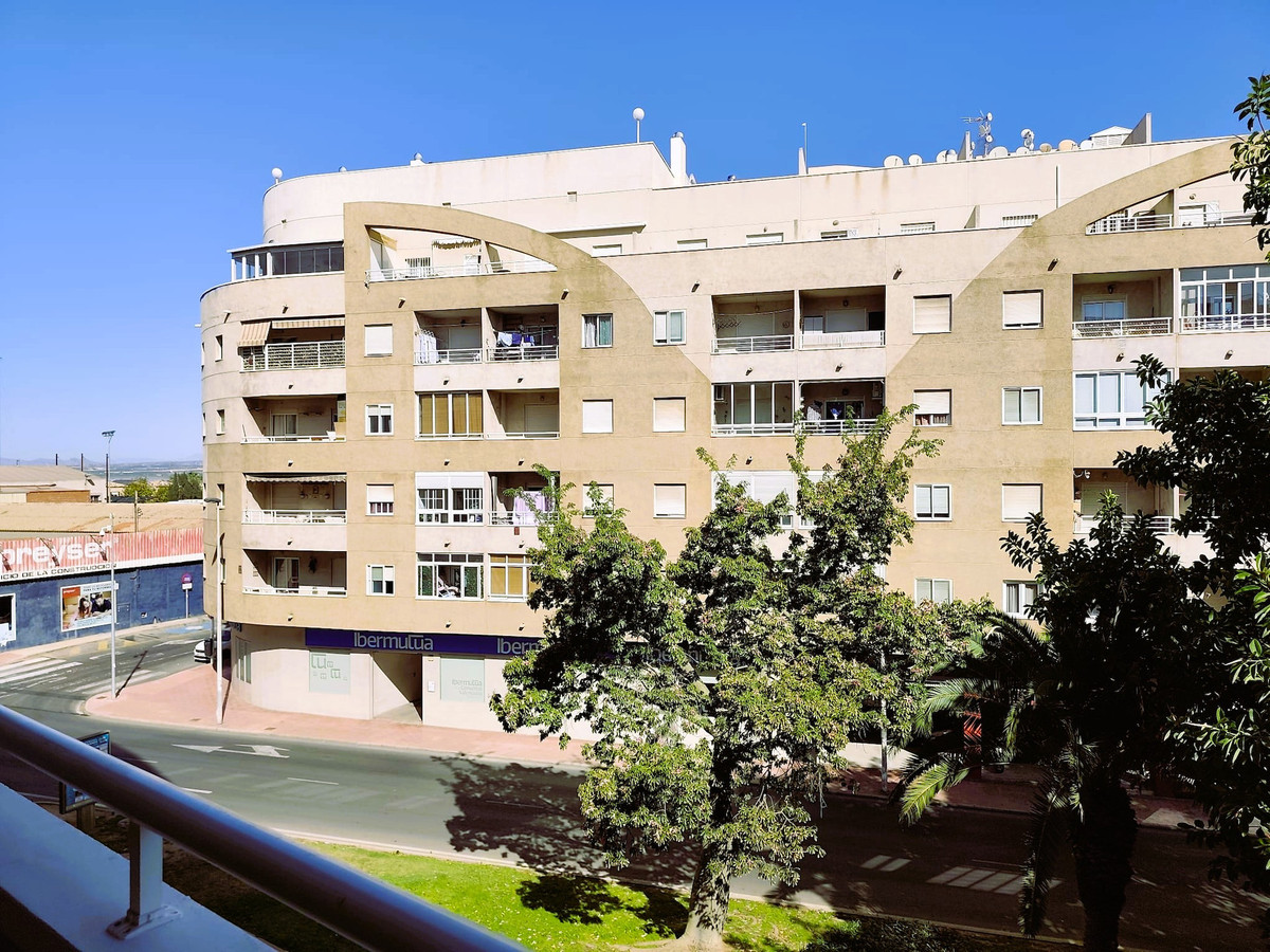 Se vende Apartamento Planta Media de 2 dormitorios en Costa Blanca, Alicante, España