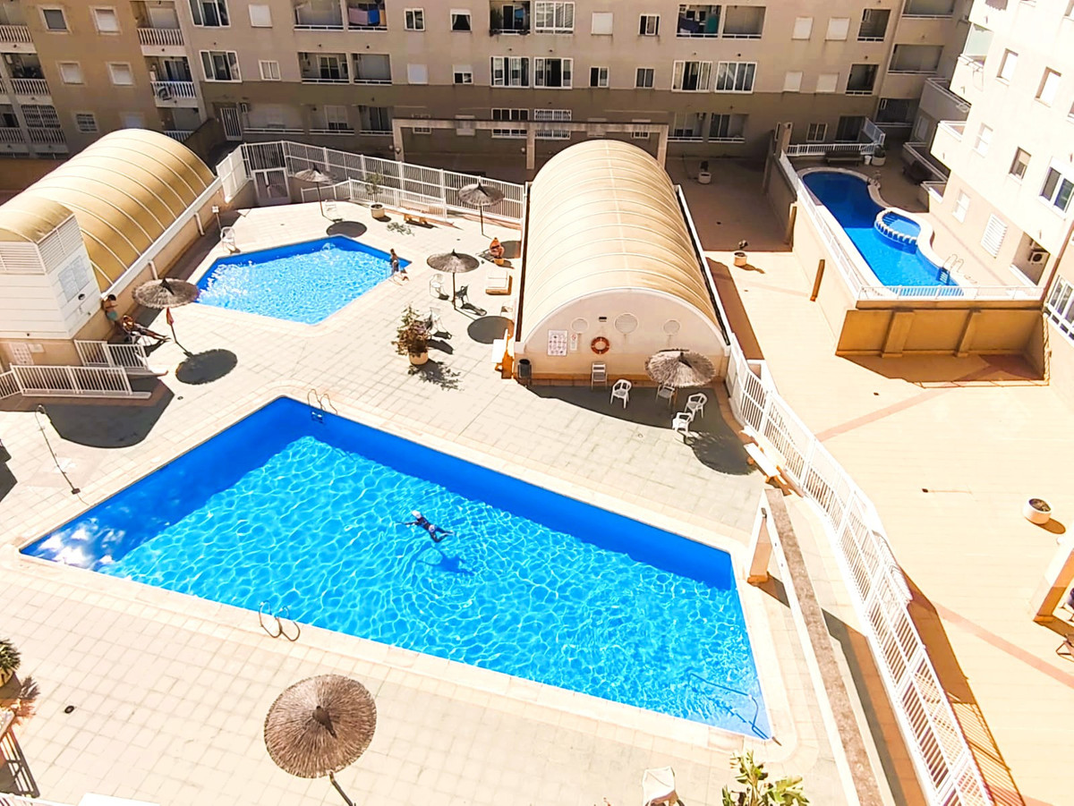 Se vende Apartamento Planta Media de 2 dormitorios en Costa Blanca, Alicante, España