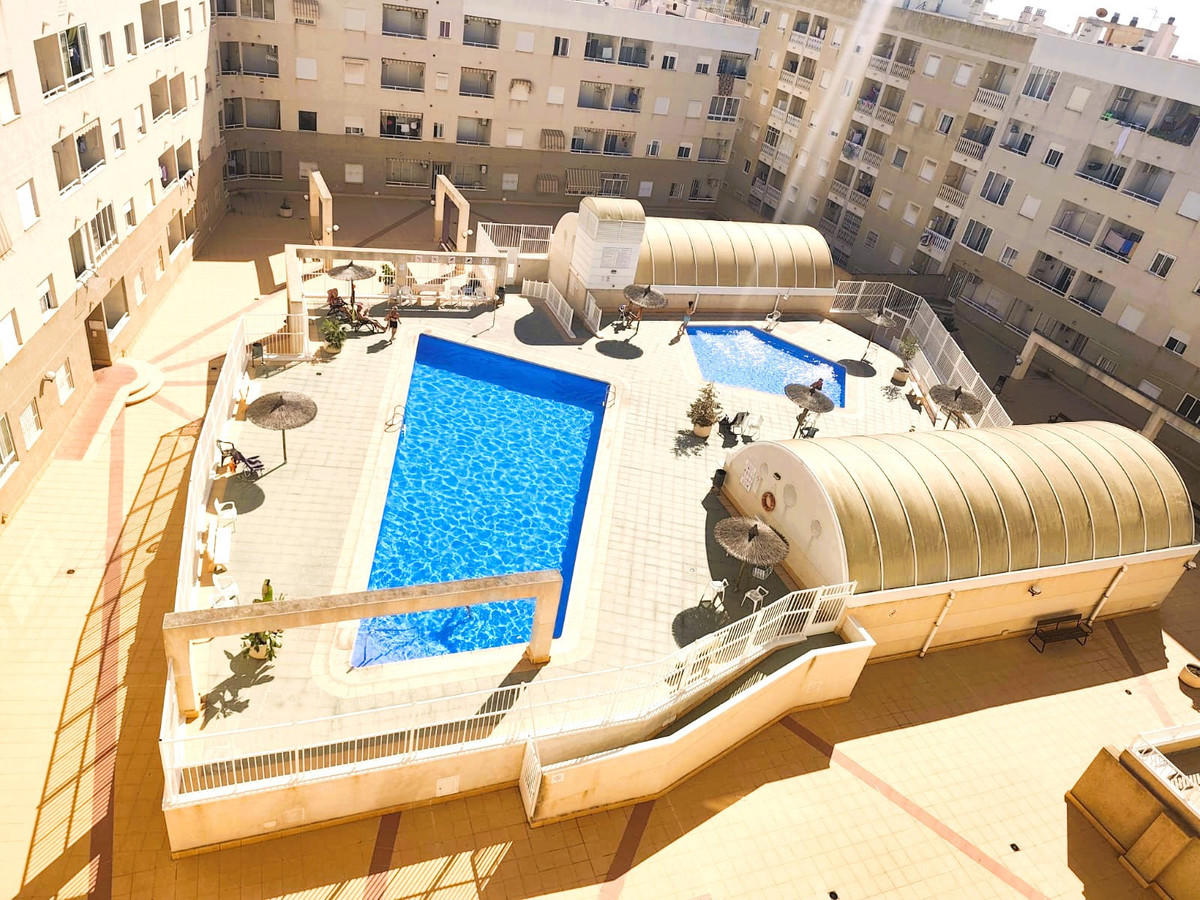 Se vende Apartamento Planta Media de 2 dormitorios en Costa Blanca, Alicante, España
