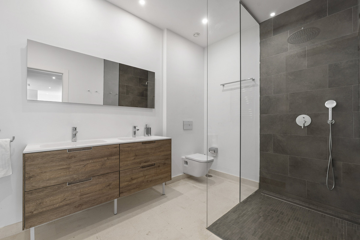Se vende Pareada de 5 dormitorios en Costa Del Sol, Málaga, España