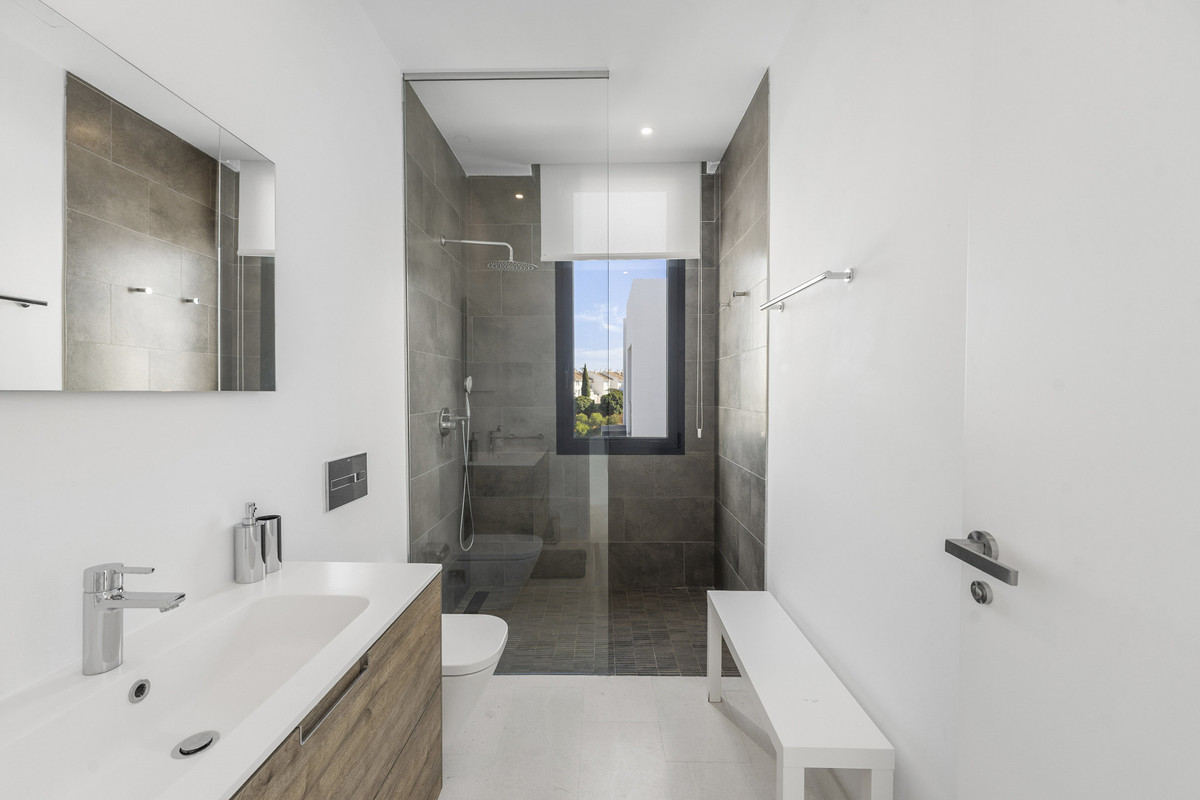 Se vende Pareada de 5 dormitorios en Costa Del Sol, Málaga, España