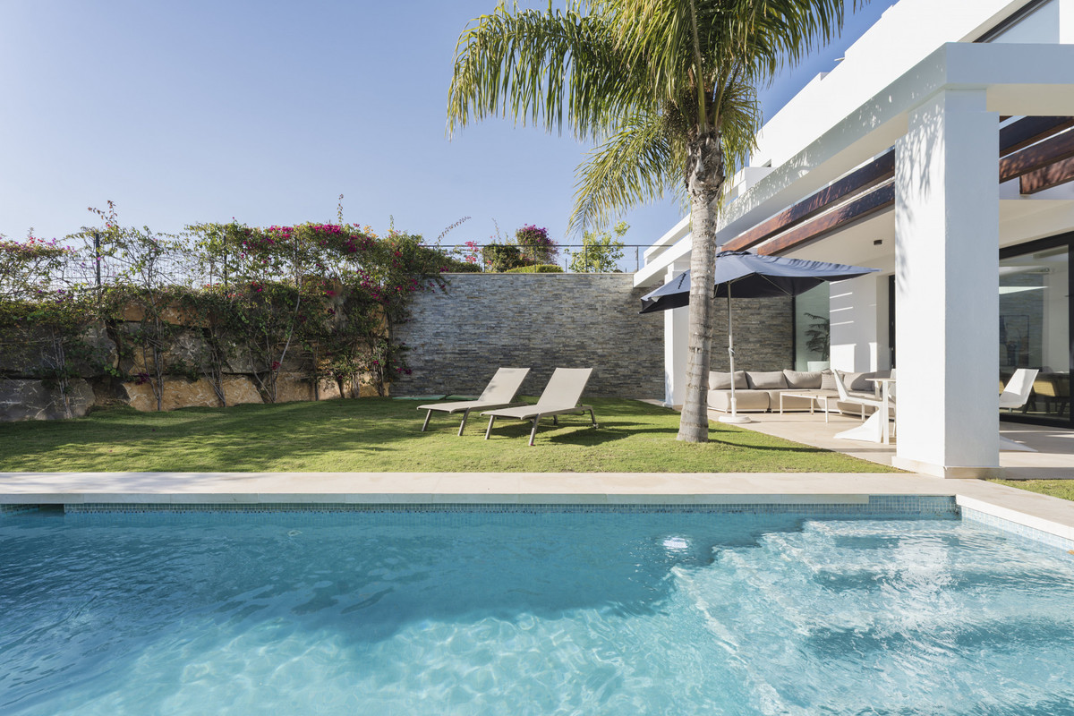 Se vende Pareada de 5 dormitorios en Costa Del Sol, Málaga, España