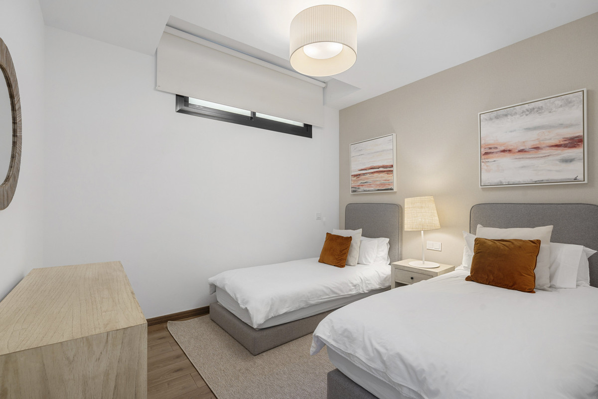 Se vende Pareada de 5 dormitorios en Costa Del Sol, Málaga, España