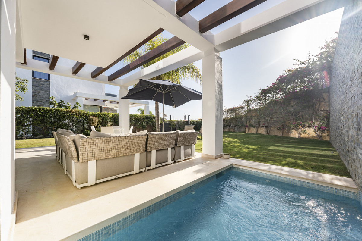 Se vende Pareada de 5 dormitorios en Costa Del Sol, Málaga, España