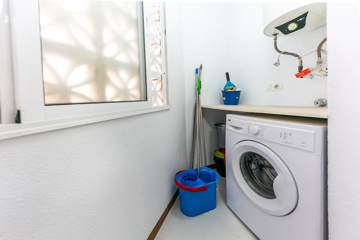 Se vende Apartamento Planta Media de 3 dormitorios en Costa Del Sol, Málaga, España
