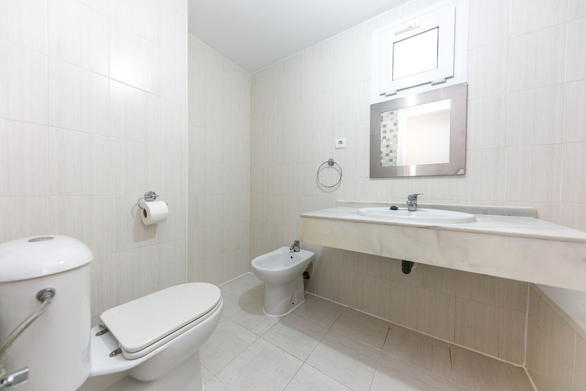 Se vende Apartamento Planta Media de 3 dormitorios en Costa Del Sol, Málaga, España