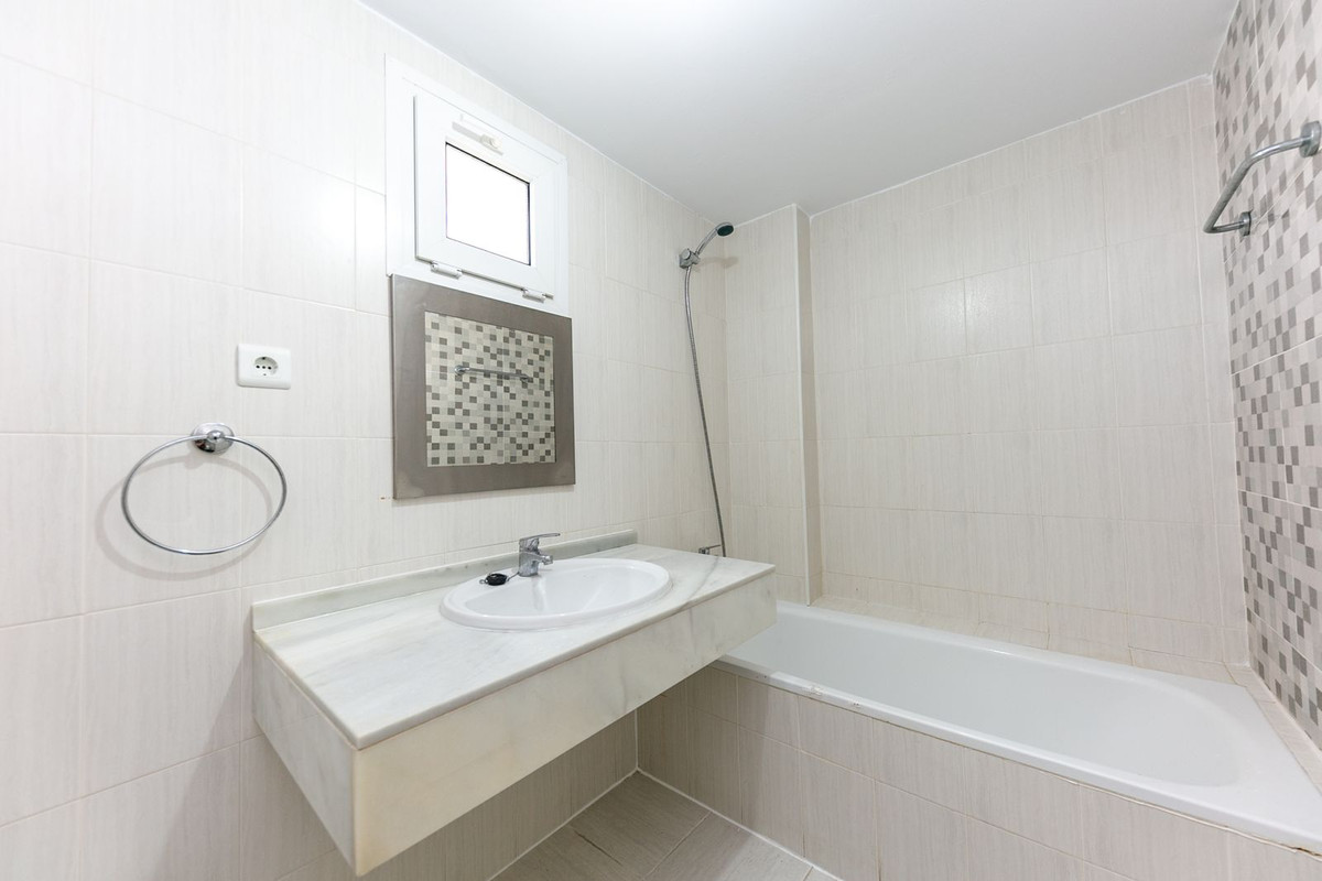 Se vende Apartamento Planta Media de 3 dormitorios en Costa Del Sol, Málaga, España