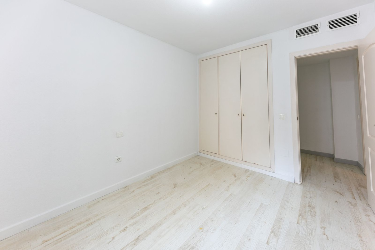 Se vende Apartamento Planta Media de 3 dormitorios en Costa Del Sol, Málaga, España