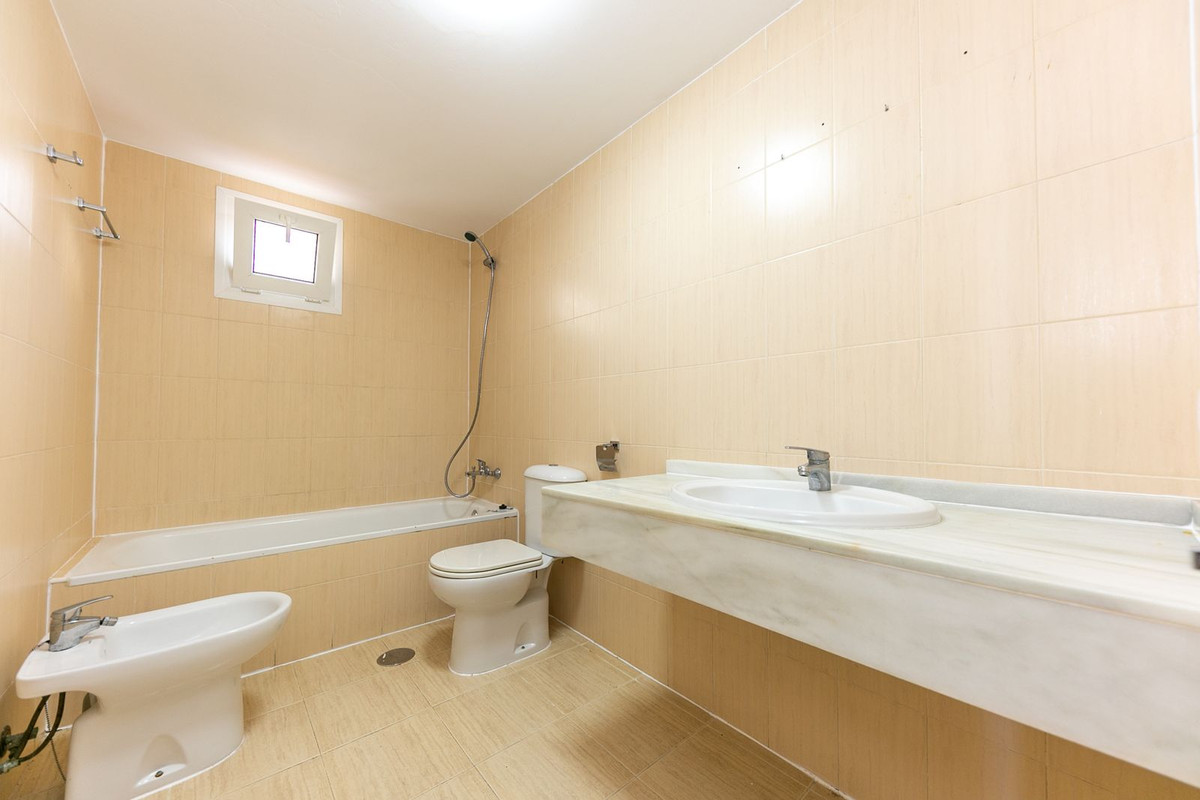 Se vende Apartamento Planta Media de 3 dormitorios en Costa Del Sol, Málaga, España