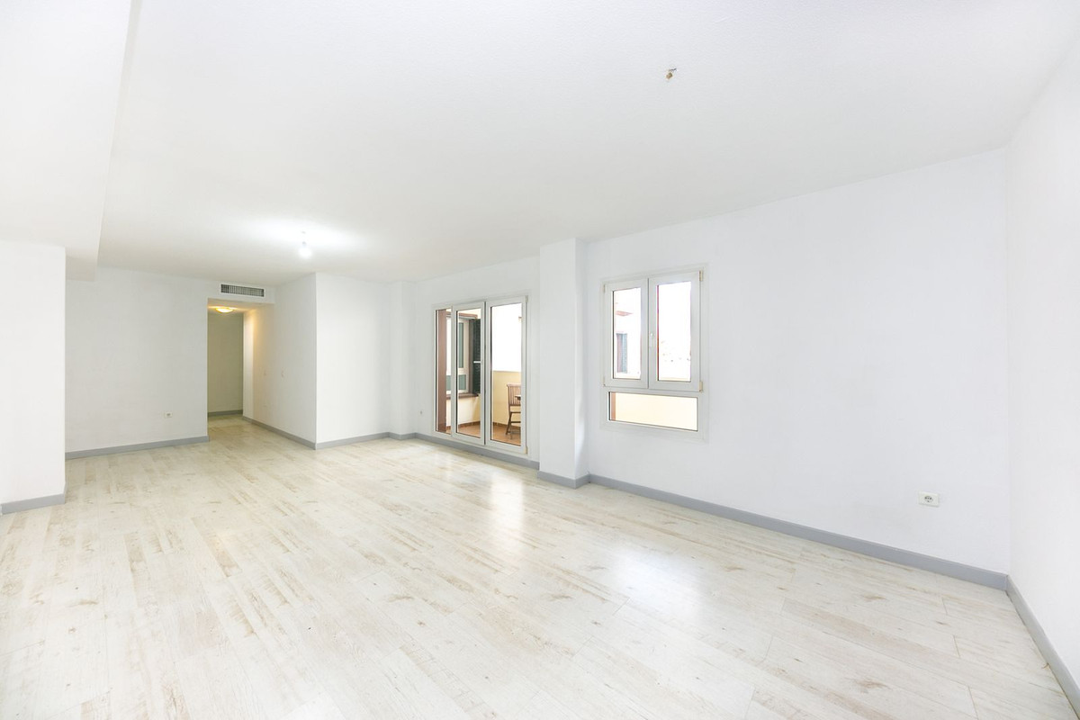 Se vende Apartamento Planta Media de 3 dormitorios en Costa Del Sol, Málaga, España