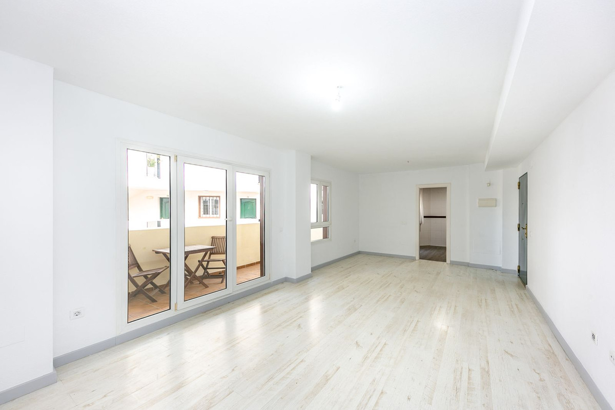 Se vende Apartamento Planta Media de 3 dormitorios en Costa Del Sol, Málaga, España