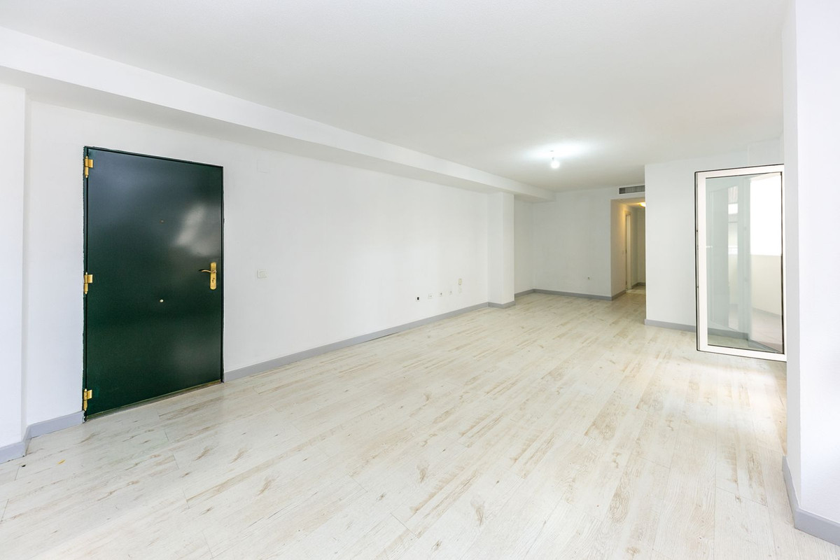 Se vende Apartamento Planta Media de 3 dormitorios en Costa Del Sol, Málaga, España