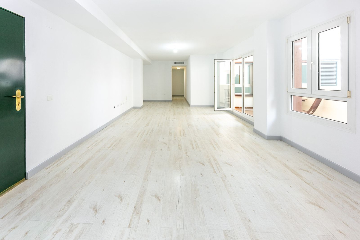 Se vende Apartamento Planta Media de 3 dormitorios en Costa Del Sol, Málaga, España