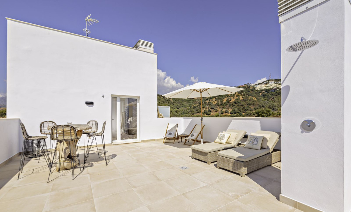 2 Bed Apartment for sale in Altos De Los Monteros Costa Del Sol, Málaga, Spain