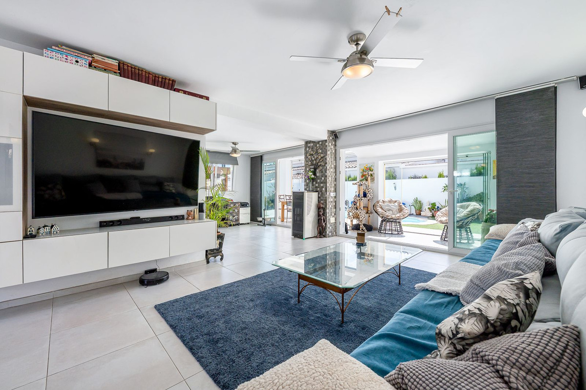 Se vende Villa - Chalet de 3 dormitorios en Costa Del Sol, Málaga, España