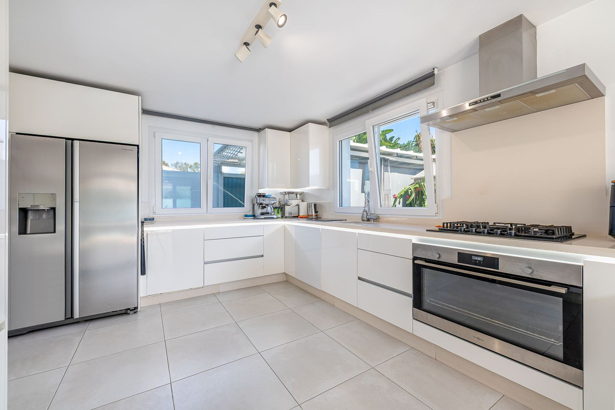Se vende Villa - Chalet de 3 dormitorios en Costa Del Sol, Málaga, España