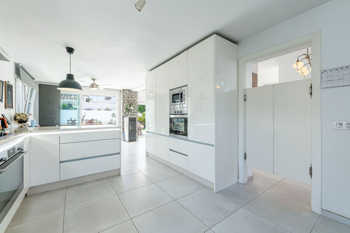 Se vende Villa - Chalet de 3 dormitorios en Costa Del Sol, Málaga, España
