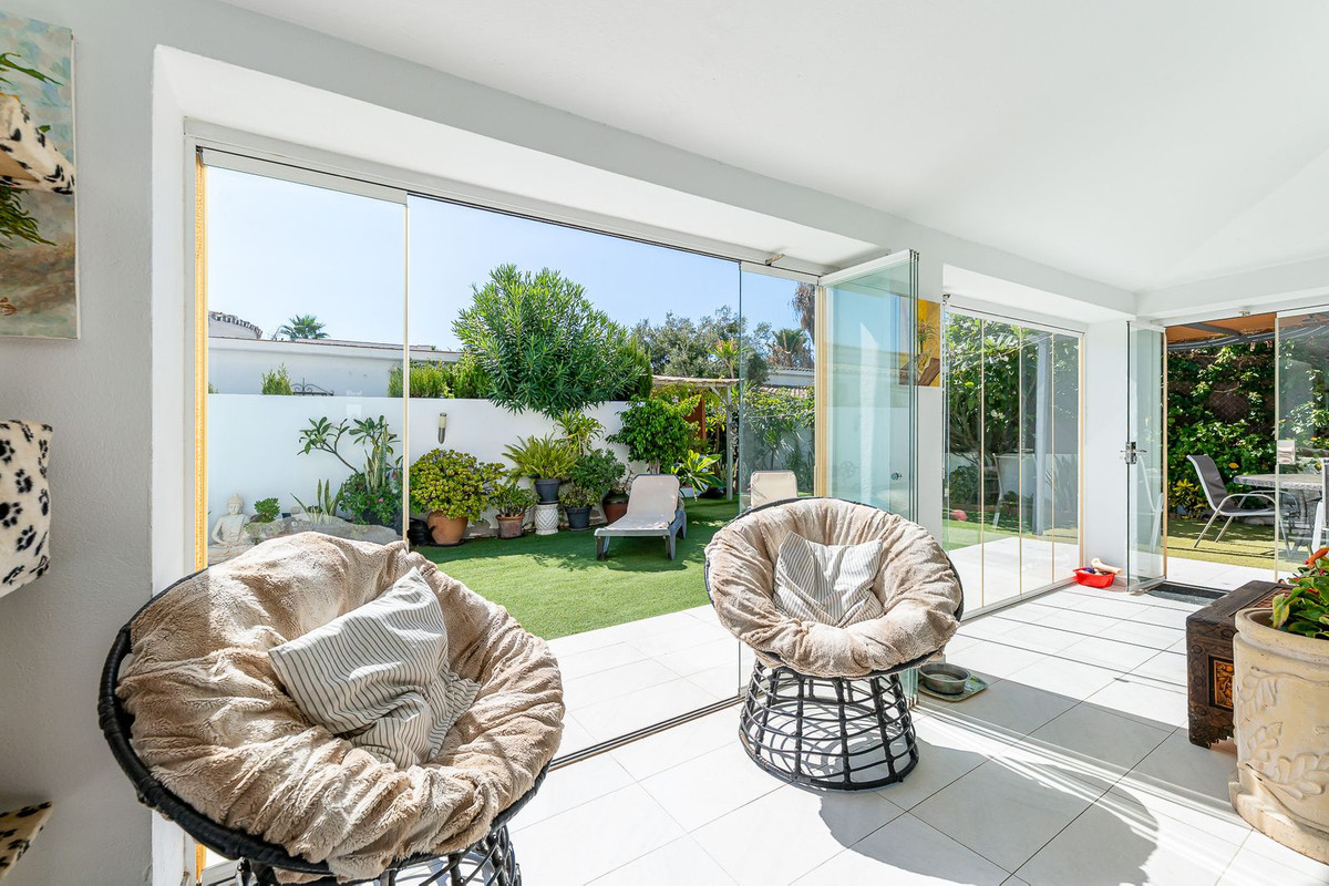 Se vende Villa - Chalet de 3 dormitorios en Costa Del Sol, Málaga, España