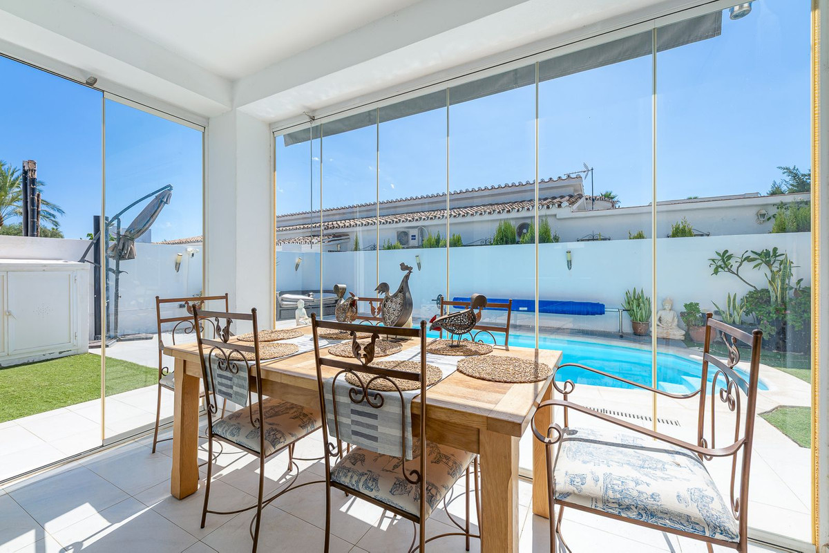 Se vende Villa - Chalet de 3 dormitorios en Costa Del Sol, Málaga, España