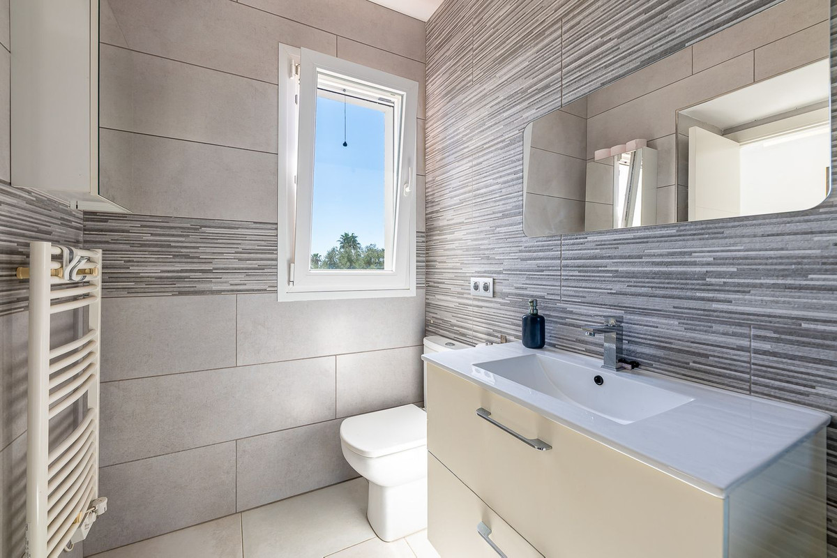 Se vende Villa - Chalet de 3 dormitorios en Costa Del Sol, Málaga, España