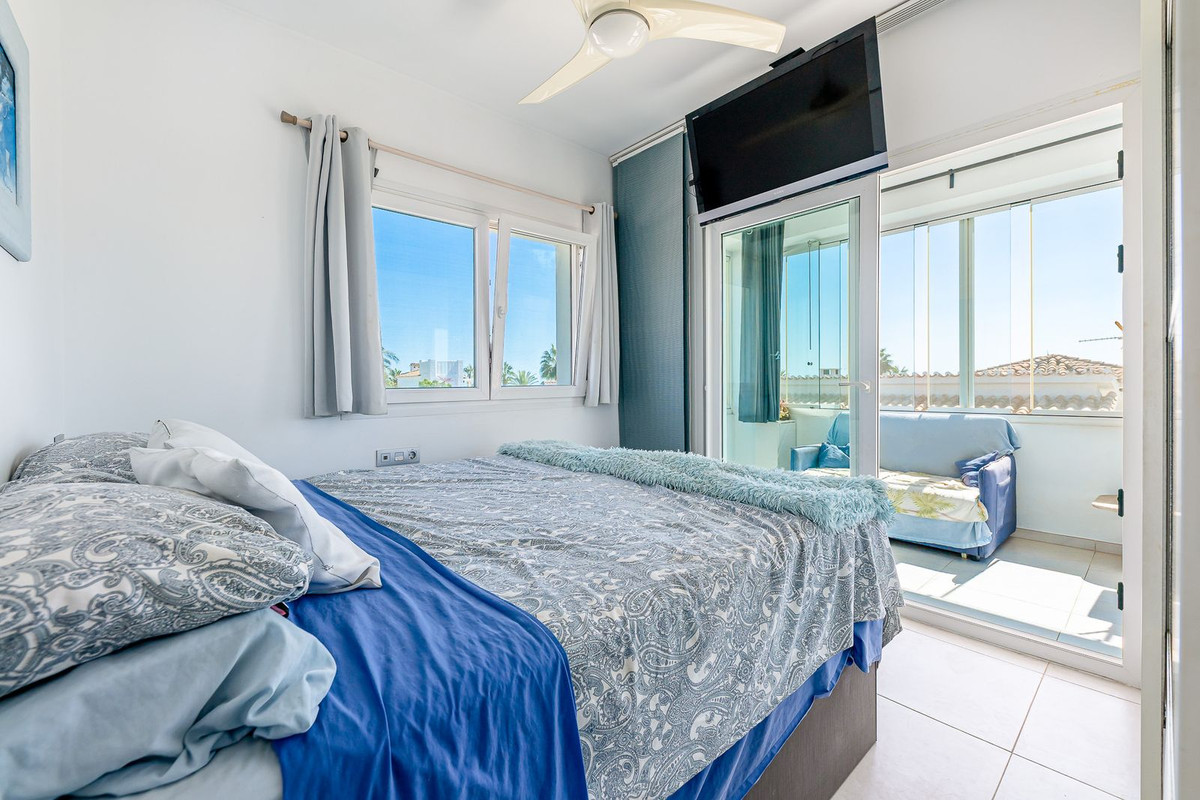 Se vende Villa - Chalet de 3 dormitorios en Costa Del Sol, Málaga, España