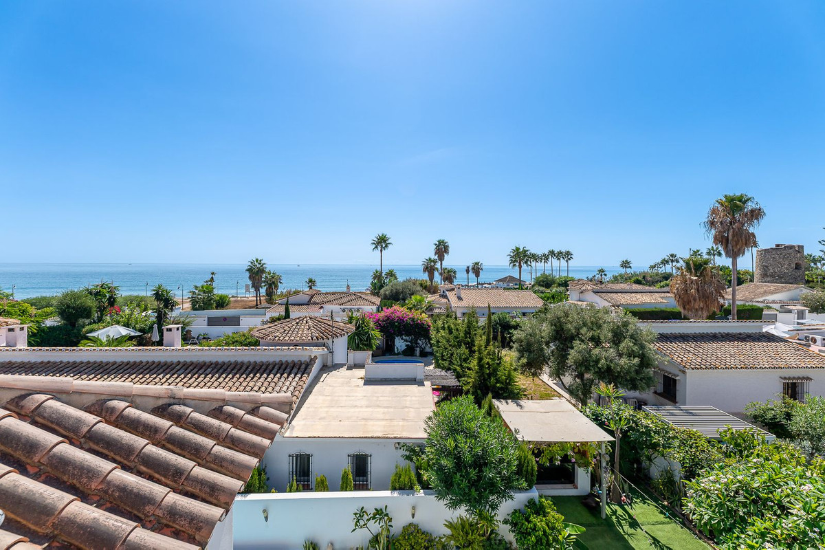 Se vende Villa - Chalet de 3 dormitorios en Costa Del Sol, Málaga, España