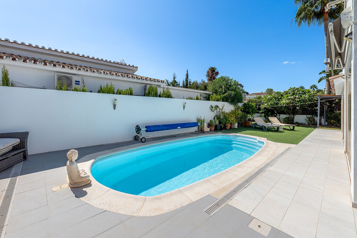 Se vende Villa - Chalet de 3 dormitorios en Costa Del Sol, Málaga, España