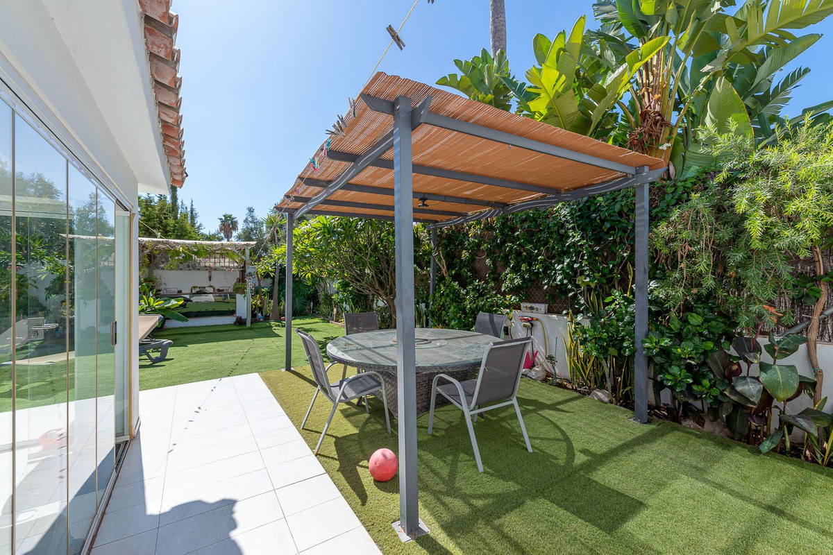 Se vende Villa - Chalet de 3 dormitorios en Costa Del Sol, Málaga, España